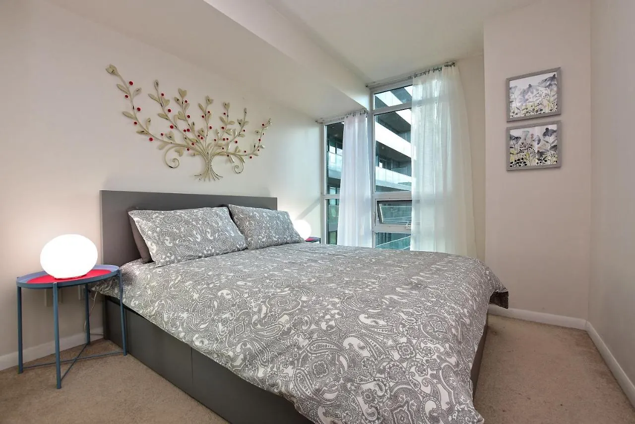 Downtown Condo, Free Parking & Amenities Toronto 0*,  Canada