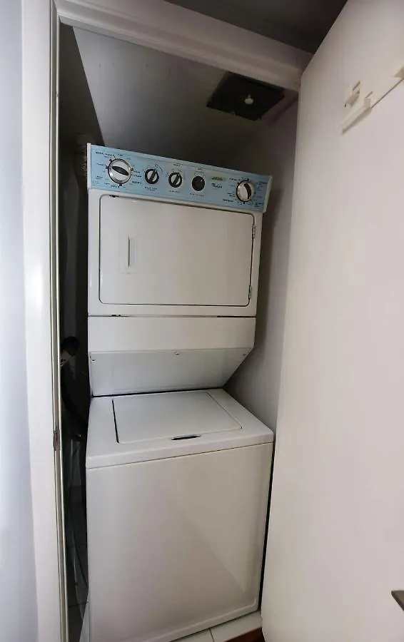 Downtown Condo, Free Parking & Amenities Toronto 0*,  Canada