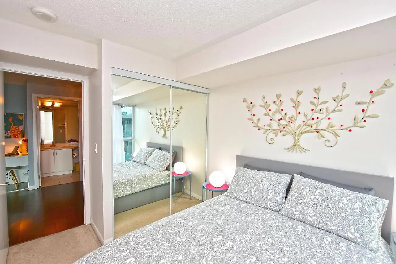 Downtown Condo, Free Parking & Amenities Toronto