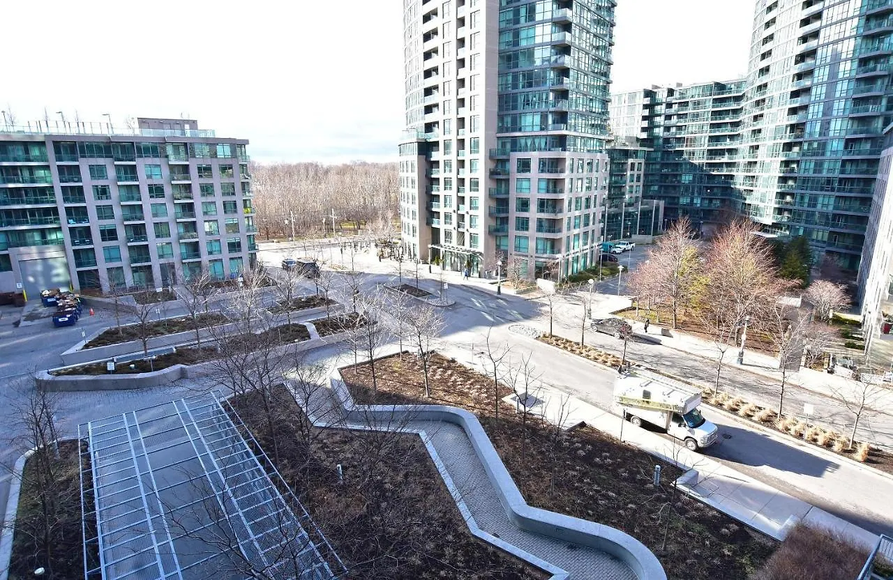Downtown Condo, Free Parking & Amenities Toronto Canada